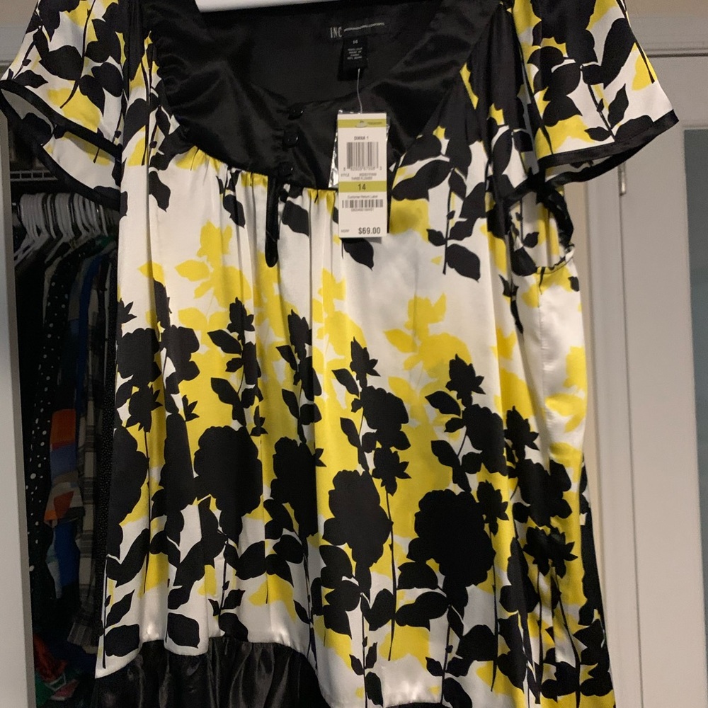 NWT gorgeous floral blouse
